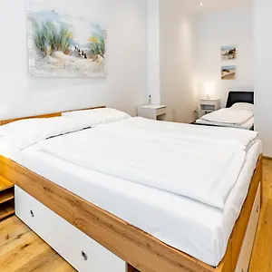 Budget West With Shared Kitchen , Wiedeń Austria